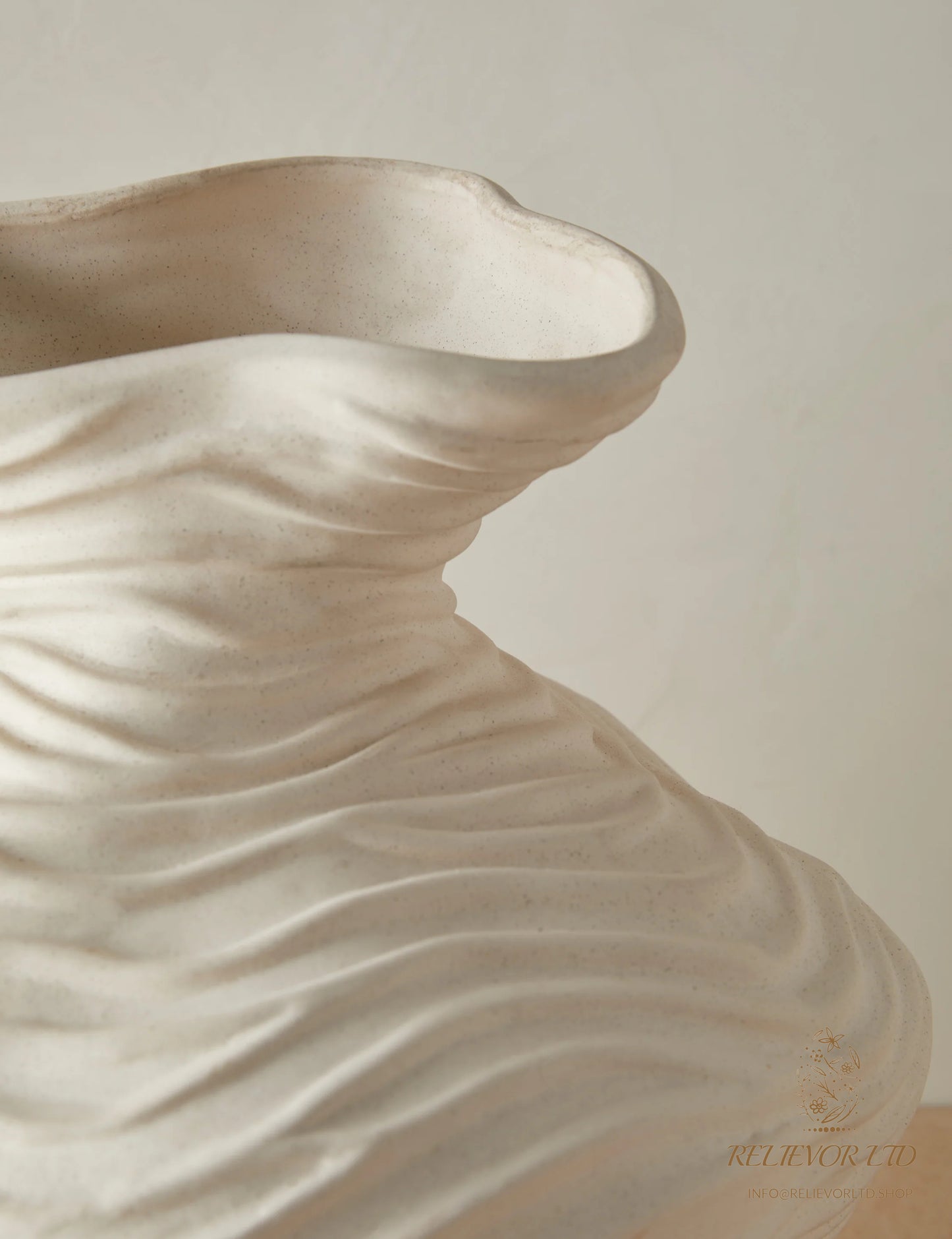 RELIEVOR Wrinkle Vase