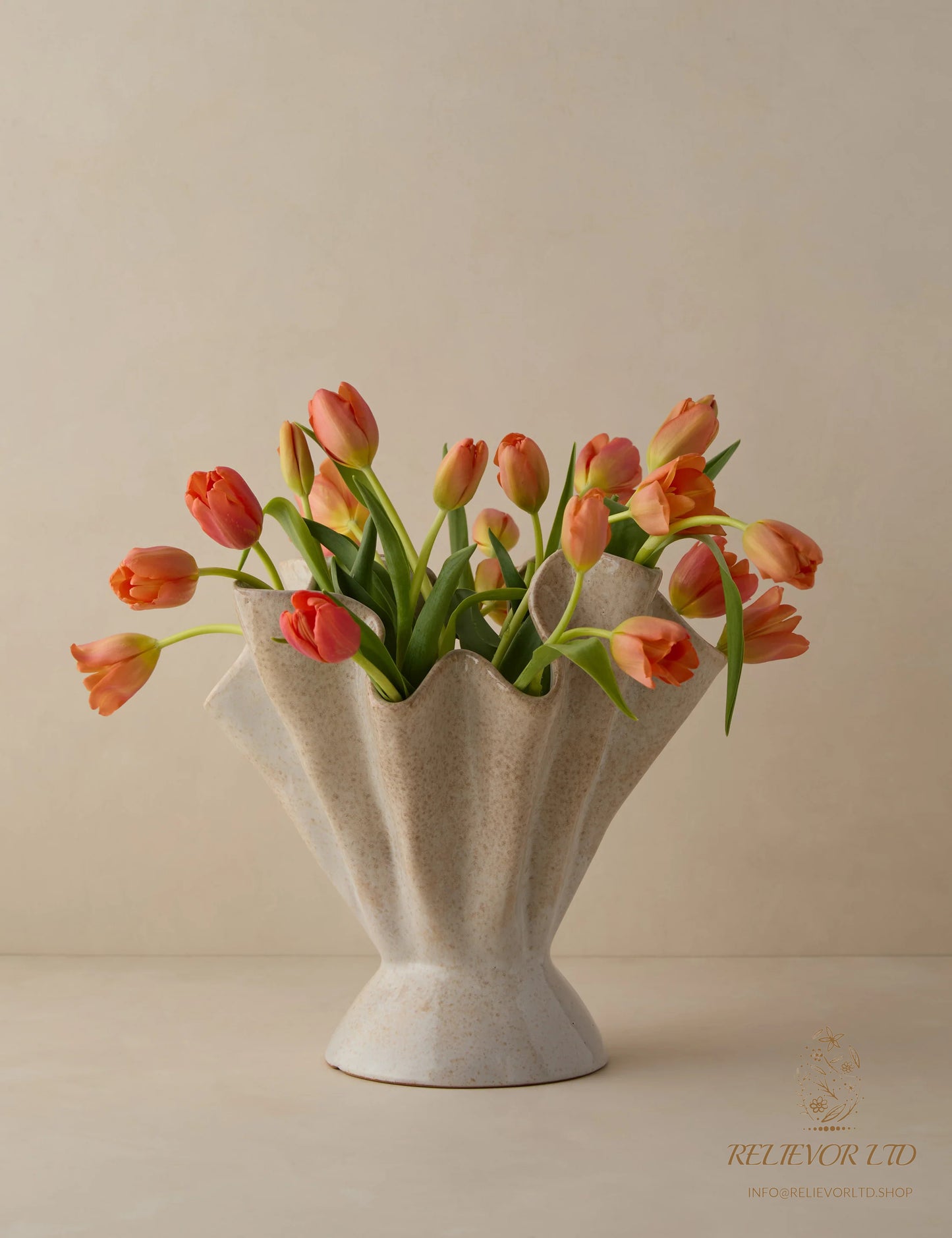 RELIEVOR Darcia Vase