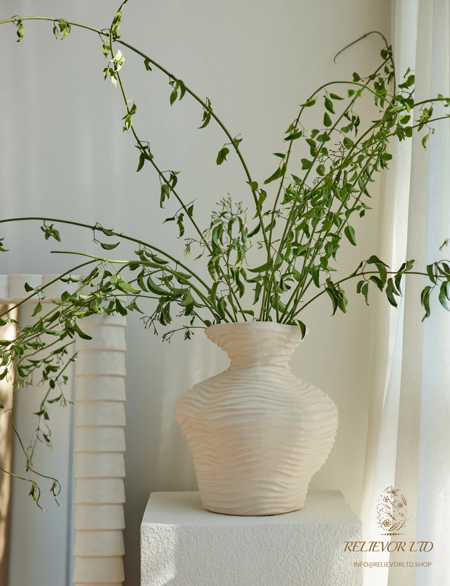 RELIEVOR Wrinkle Vase